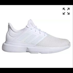 Women’s tennis shoe